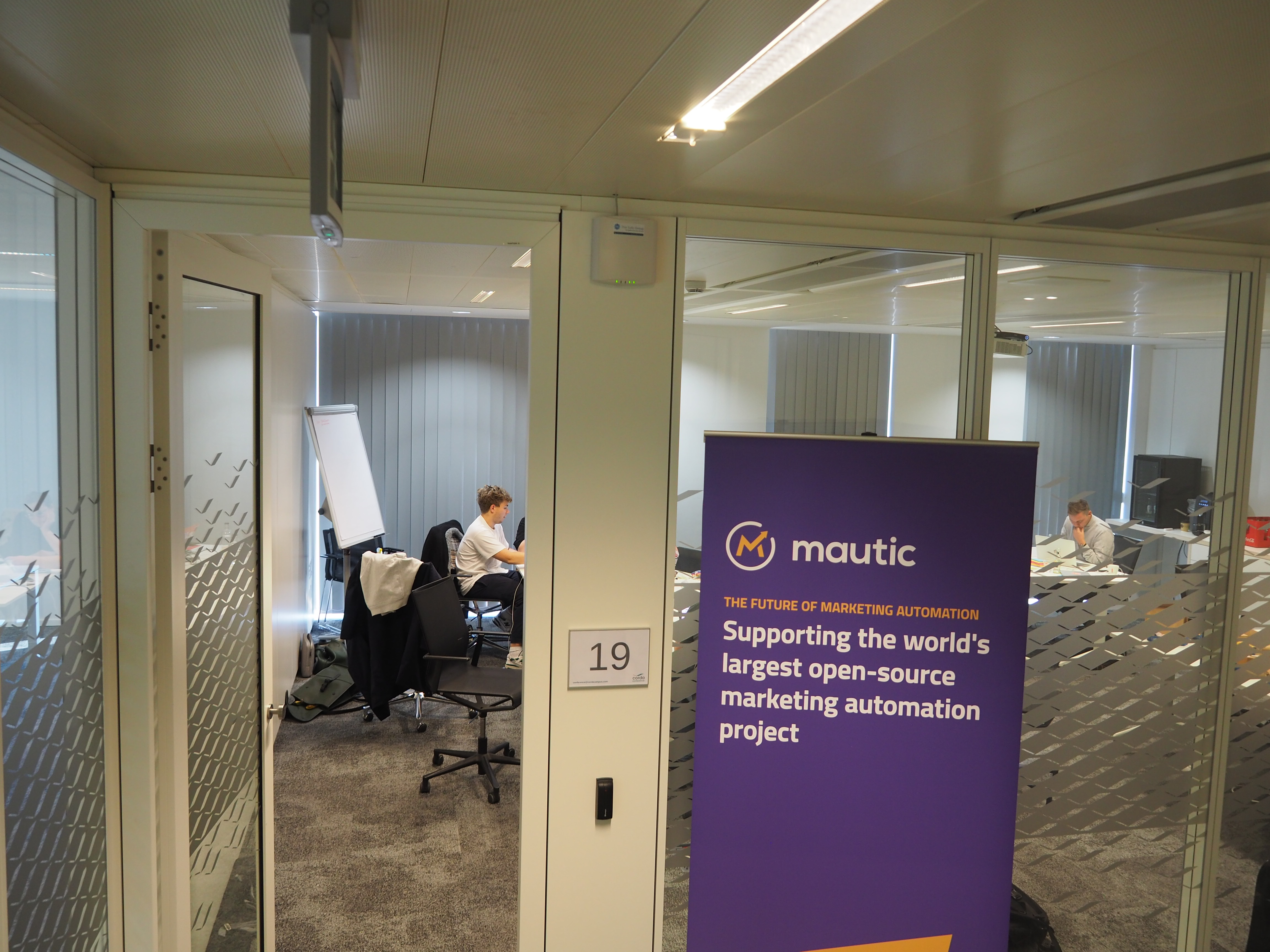 Looking into one of the community sprint rooms with a Mautic popup banner outside